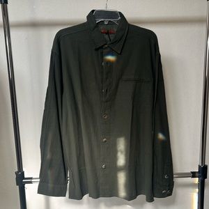 A Vertical by Robert Comstock shirt. Size XL. 55% linen 45% cotton. Dark green.